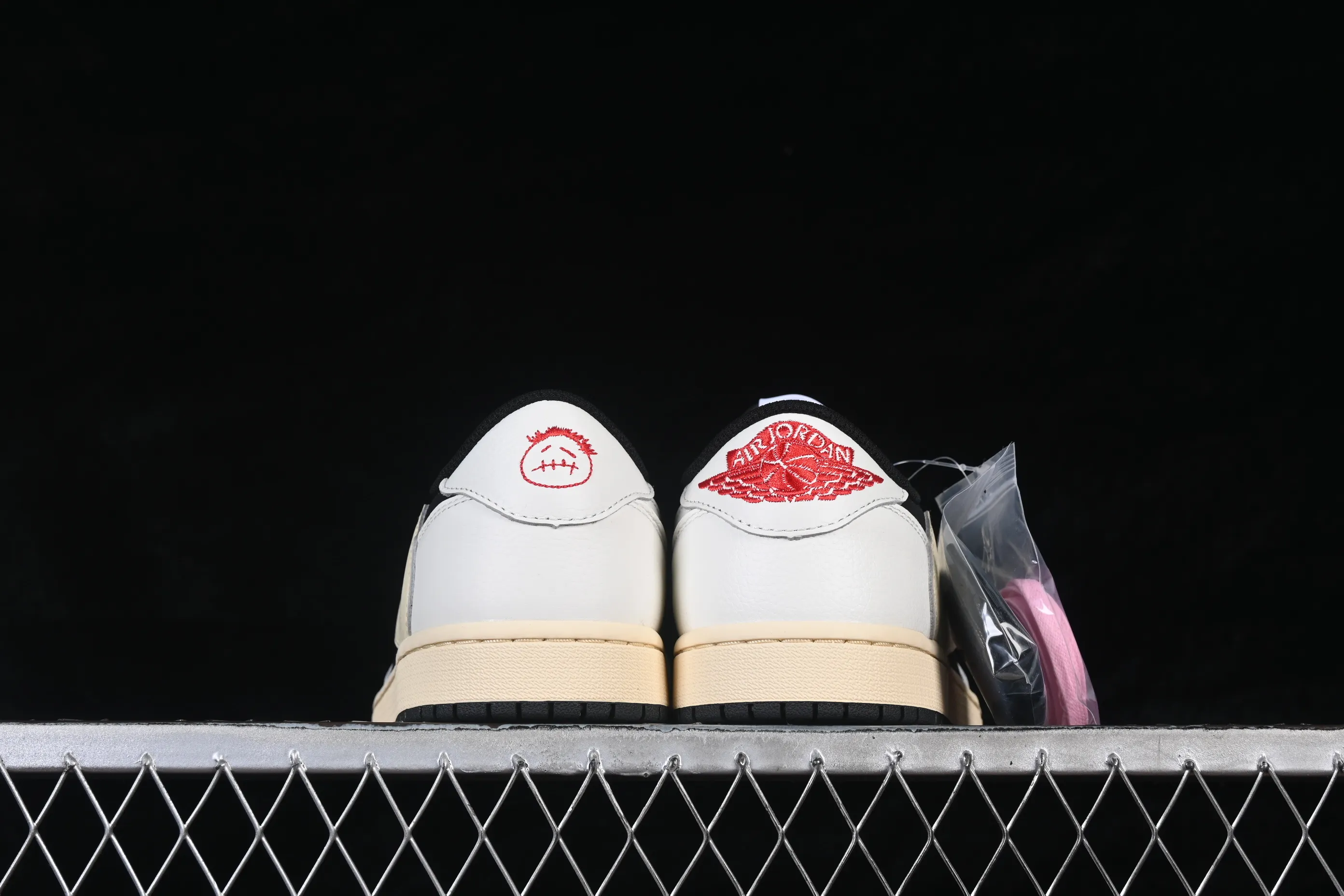 All Categories Air Jordan Jordan Series Basketball Shoes Air Jordan 1 Low Travis Scott x Air Jordan 1 Low OG AJ1 Joe 1 Joint Overhead XZ6868-001